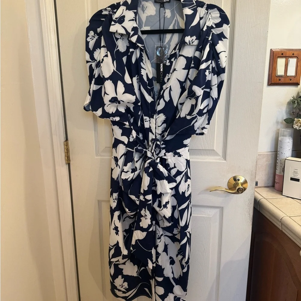 Fashion Nova Navy and White Floral Dress - Picture 4 of 9
